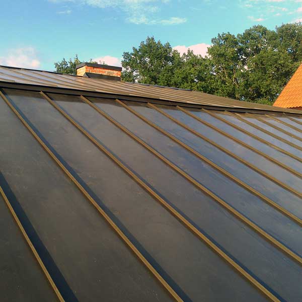 Крыша из фальцпрофиля коричневая